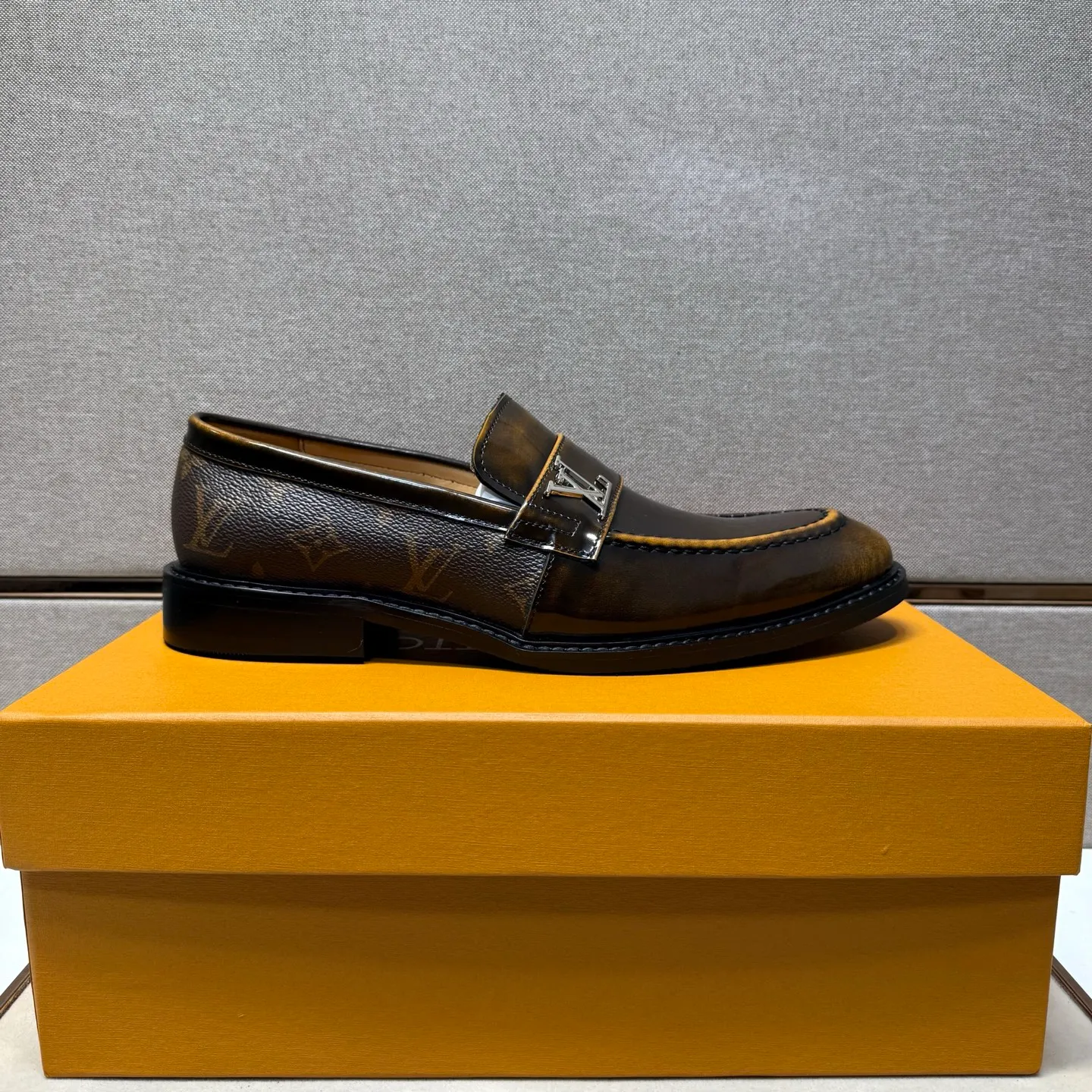 Men's men's shoes 💰pp462【LV～】Men's casual leather shoes 2025z cabinet sales simultaneously 🔶Size: 39-44#️⃣ 🔷2 colors🔜The upper is made of multi-material splicing➕Cow leather lining, comfortable and breathable, sole: original comfortable and wear-resistant outsole, ⚠️real thing📱photographed🎬real thing is better📢📢📢